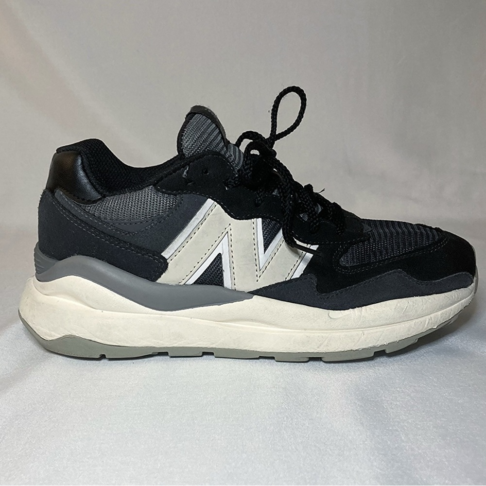 New Balance 57/40 Black
Magnet Sea Salt Size 6
